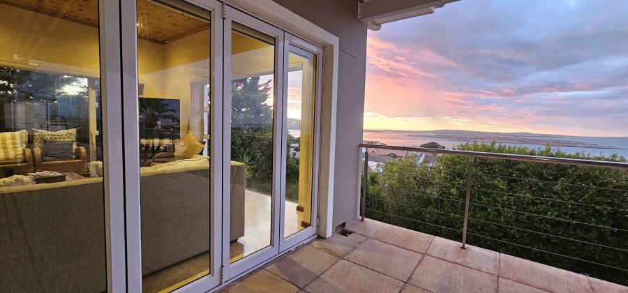 5 Bedroom Property for Sale in Middedorp Western Cape